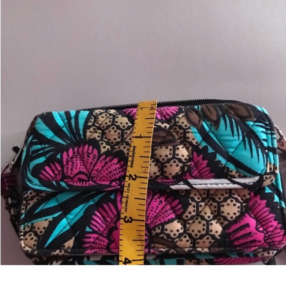 Vera Bradley All In One Crossbody/Wristlet/ Wallet EUC - Picture 6 of 10